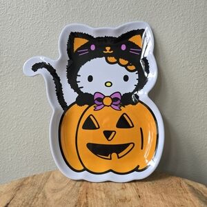 Hello Kitty Halloween Plates